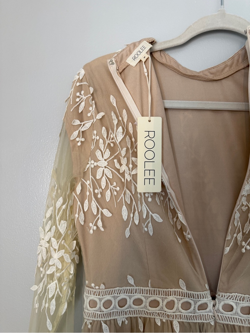 Roolee Embroidered Ivory Lace Overlay Dress Size M - Picture 7 of 8